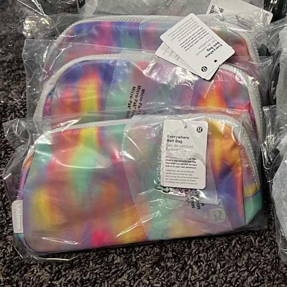lululemon NWT Everywhere Belt Bag 1L Prism Wash Print Multi/Vapor - Picture 7 of 8
